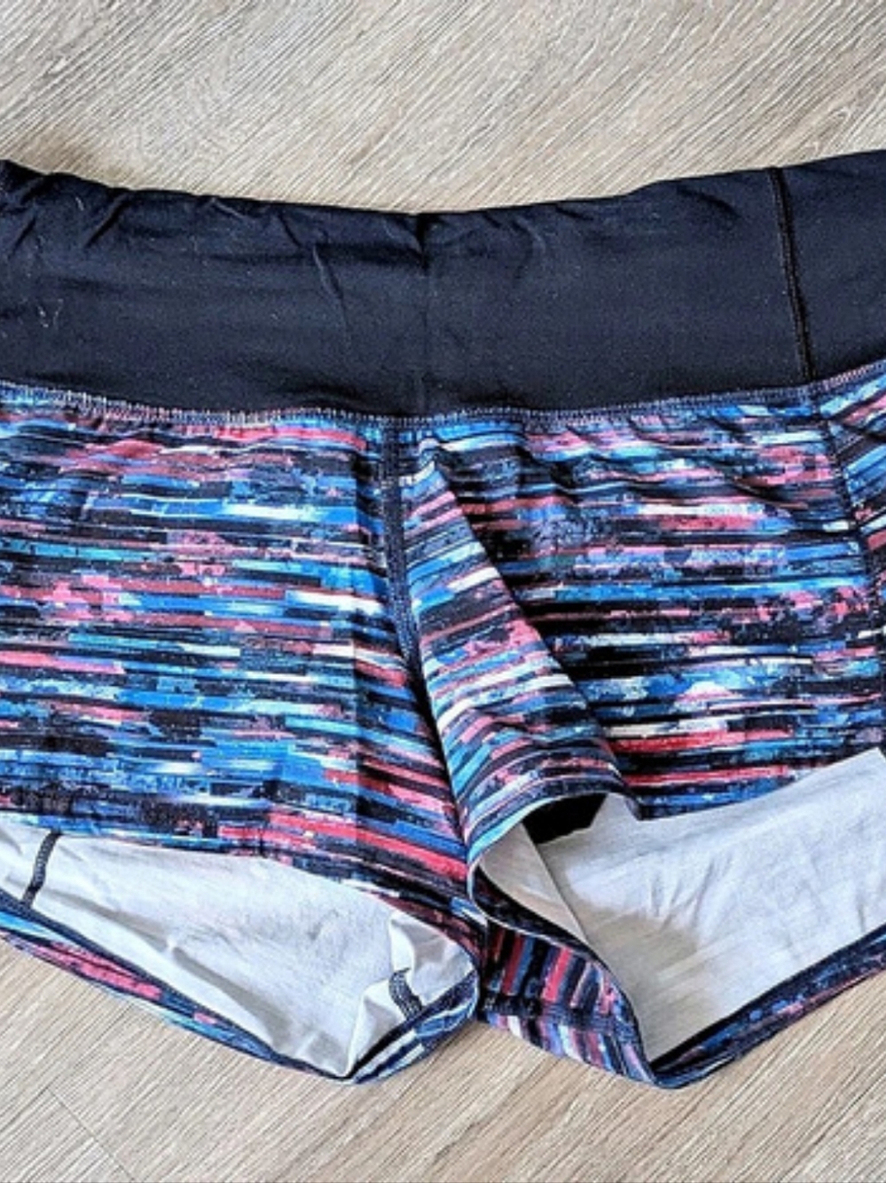 lululemon Speed Up Low-Rise Lined Short 2.5" Shorts Black & Blue Size 2